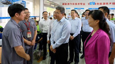 教育部党组成员、副部长吴岩到广西城市职业大学调研