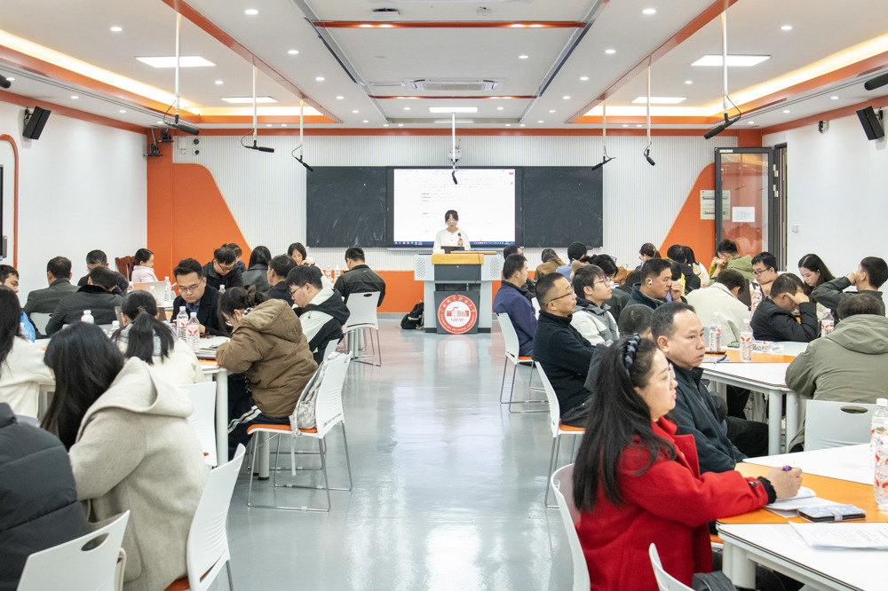 青少年人工智能应用大赛骨干教师专项培训主讲人全景（韦同如） (2)