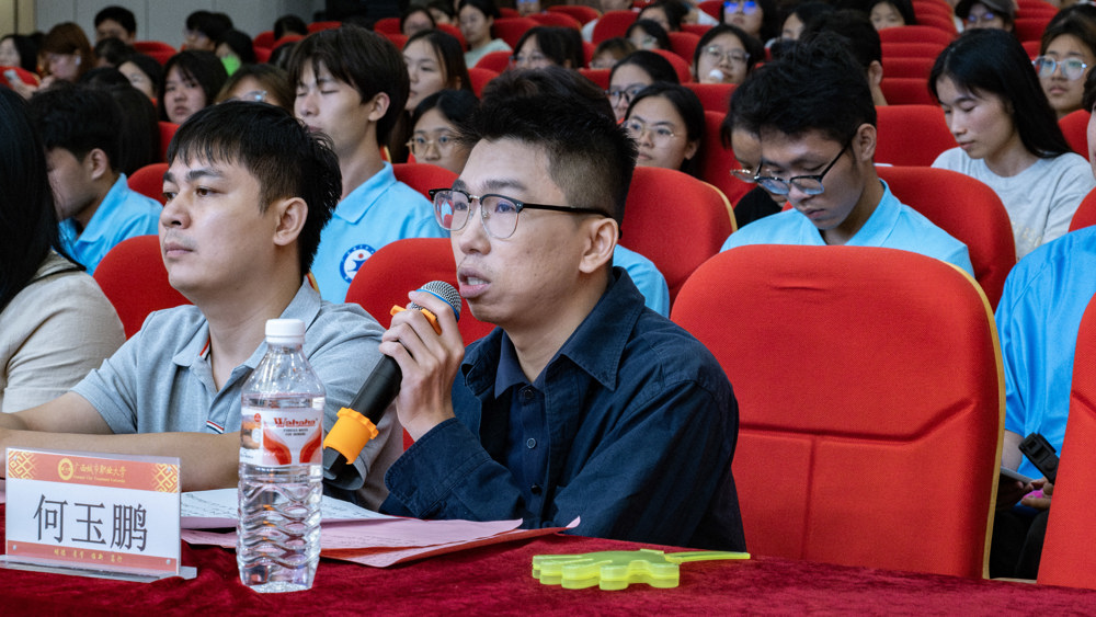 十佳歌手大赛决赛何玉鹏老师点评（张晨阳摄） (18)(1)