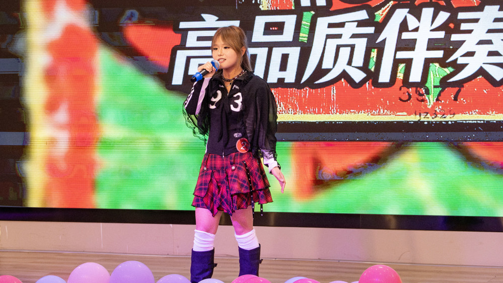 校园十佳歌手大赛决赛 李东琦选手(杨雨轩摄）  (1)