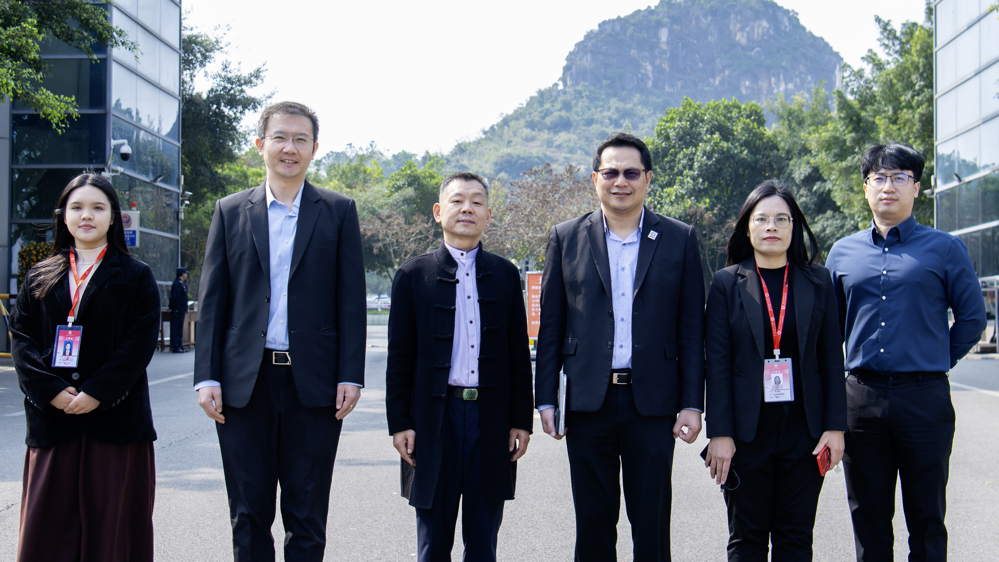 博仁大学与我校交流会--领导合照（陈颍颖摄）