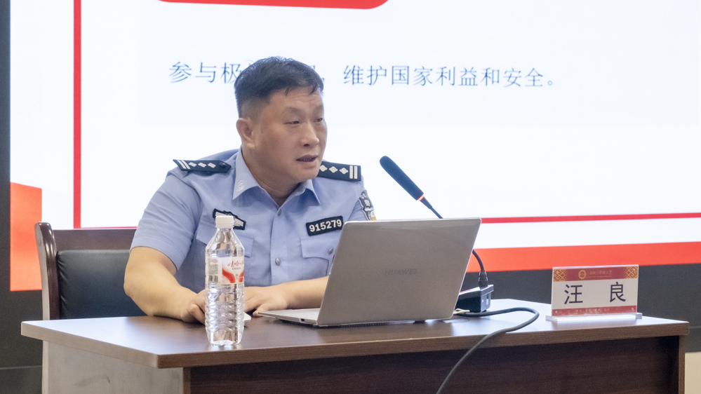 汪良警官宣讲特写（黄光刚） (1)