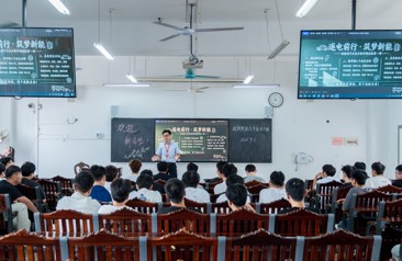 汽车工程学院组织召开2026级新生开学第一堂主题班会课