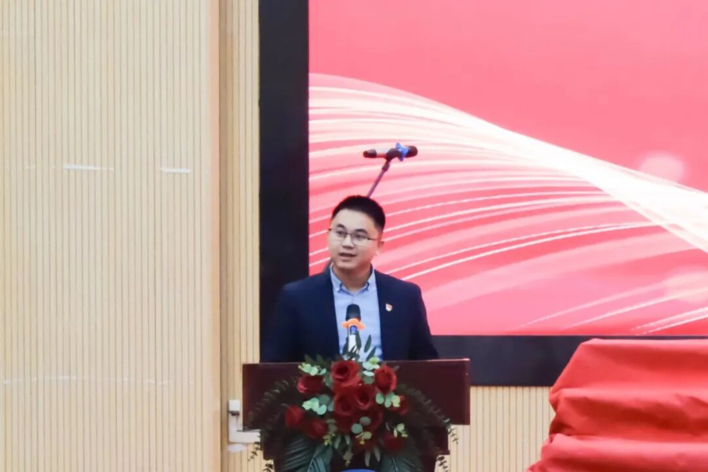 回顾 | 红歌嘹亮启新程，青春向党绽芳华——汽车工程学院2025级合唱比赛