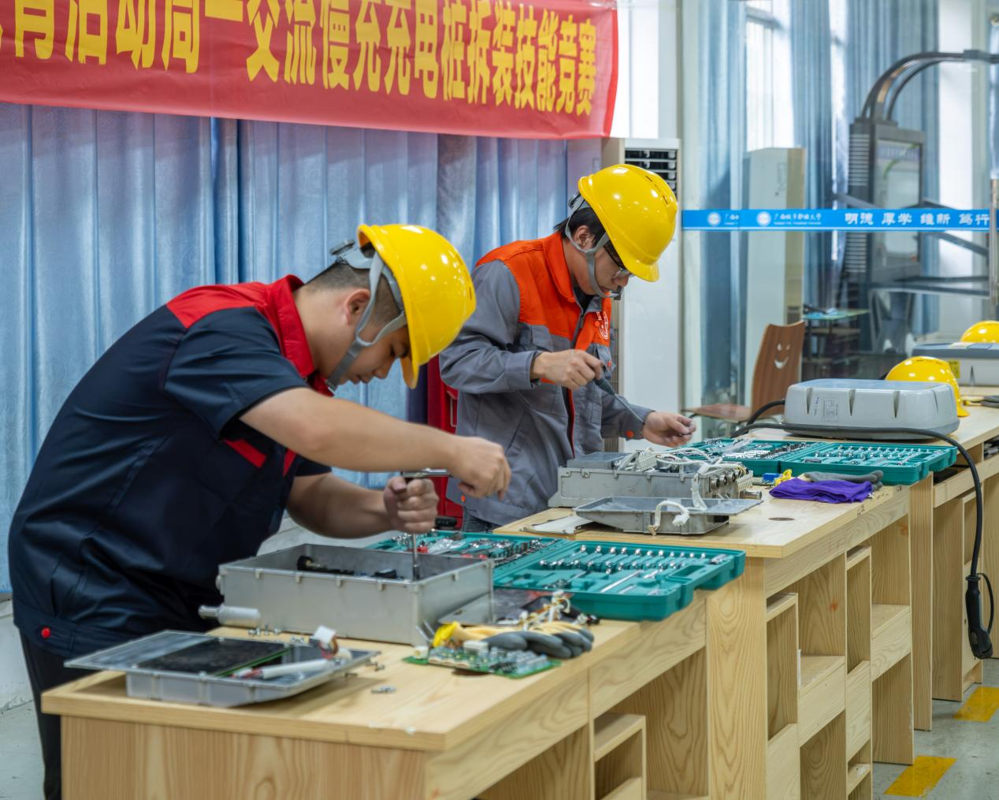 驱动电机控制器拆装与交流慢充充电桩拆装技能竞赛现场