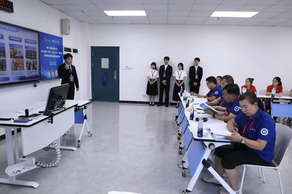 新售智行团队成员进行比赛