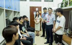 情暖宿舍 智启新程 ——智能工程学院领导走访慰问新生