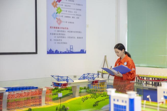 路桥结构模型实训室(学生交流) (2)