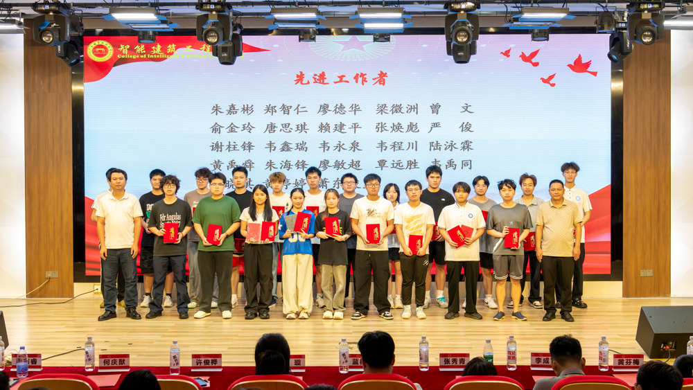 先进工作者奖项合照（林文涛摄）