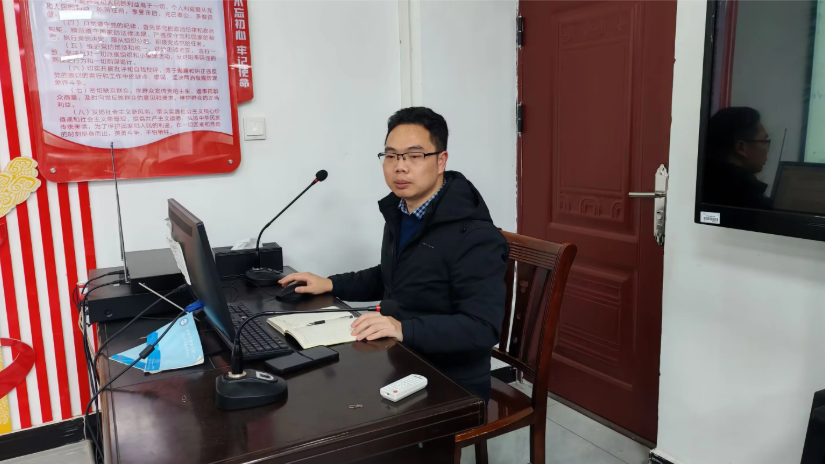熊战铭主持会议