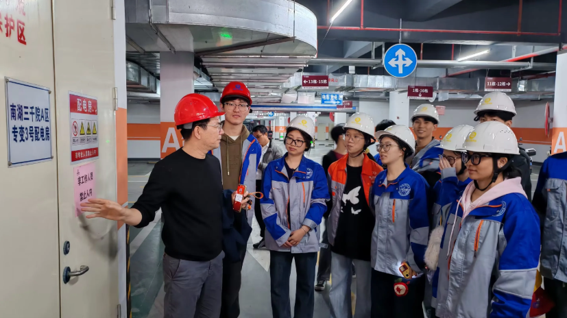 专业老师进行现场讲解