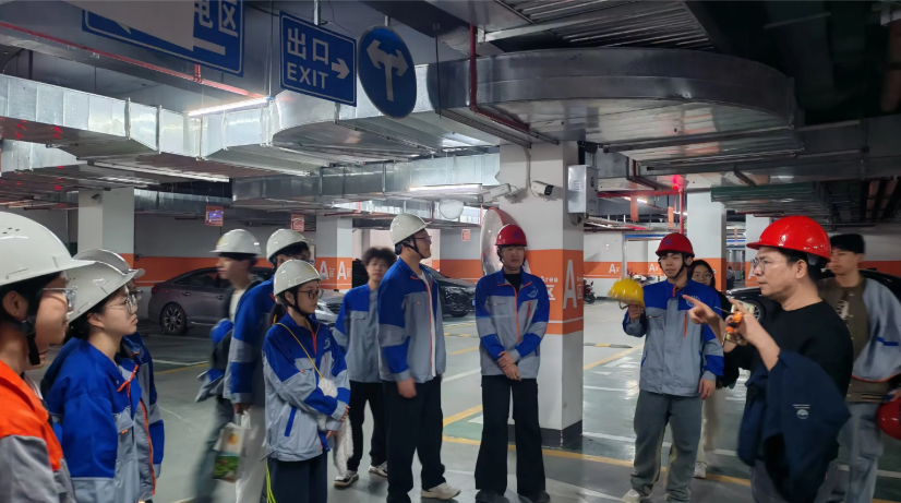 专业老师进行现场讲解