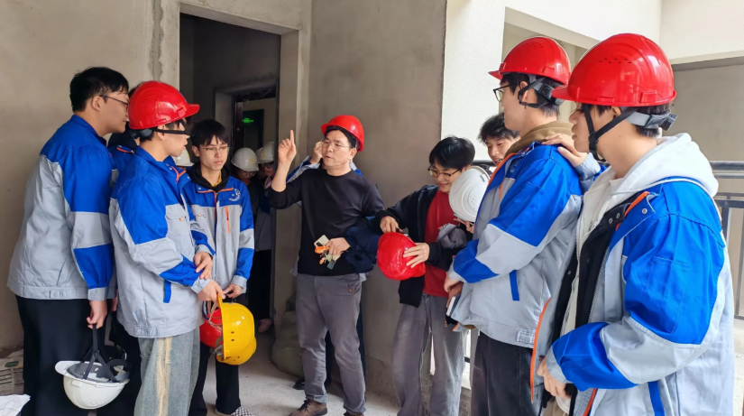 专业老师进行现场讲解