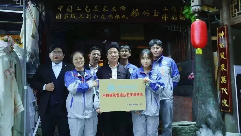 工匠文化传承——侗族木构建筑营造技艺进课堂，让学生“学中做，做中学”